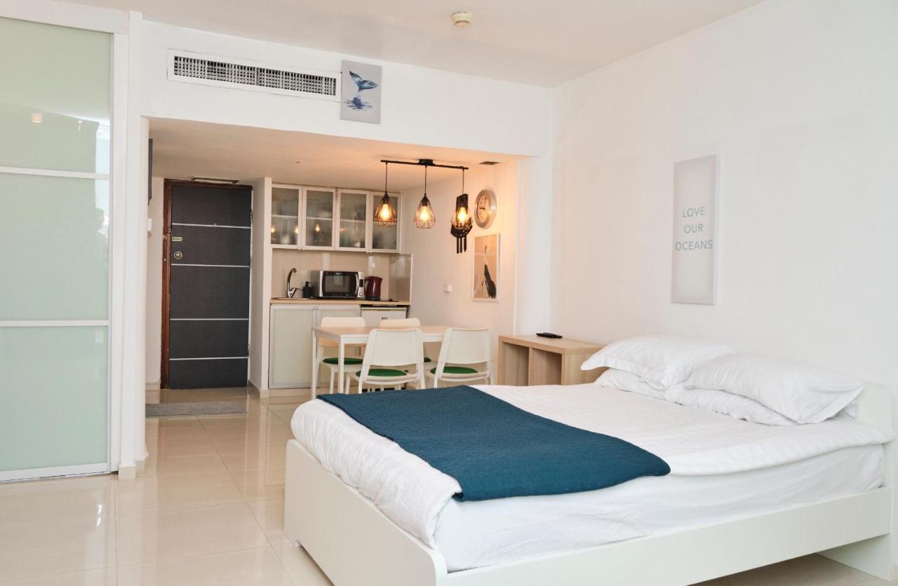 Sunny Sea View Studio Apartment Herzelia Exterior foto