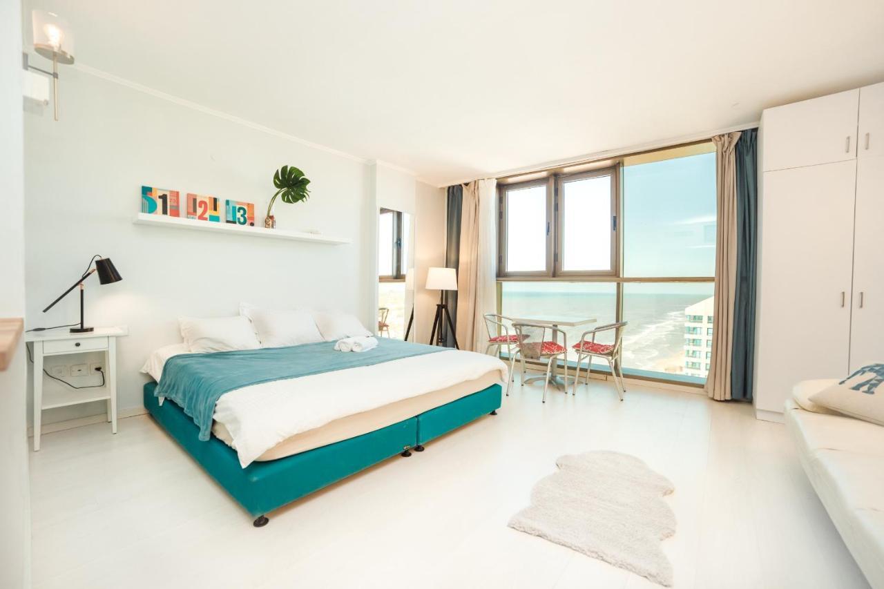Sunny Sea View Studio Apartment Herzelia Exterior foto