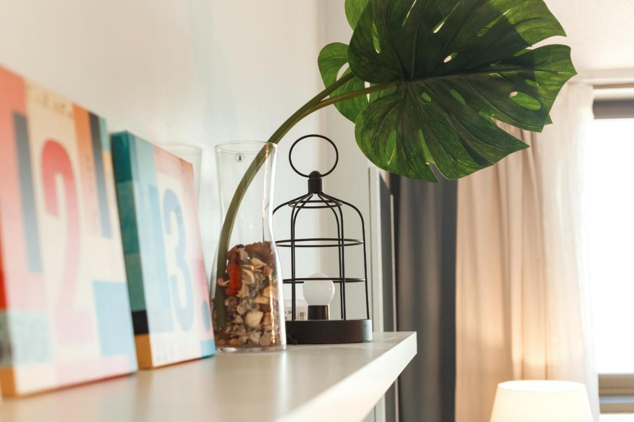 Sunny Sea View Studio Apartment Herzelia Exterior foto